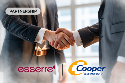 Mani che si stringono come simbolo di accordo e partnership.